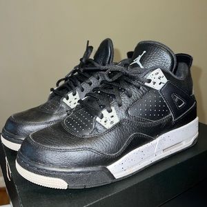 Jordan 4 Retro Oreo Size 6Y (Fits Women’s 7.5/8) Good Condition